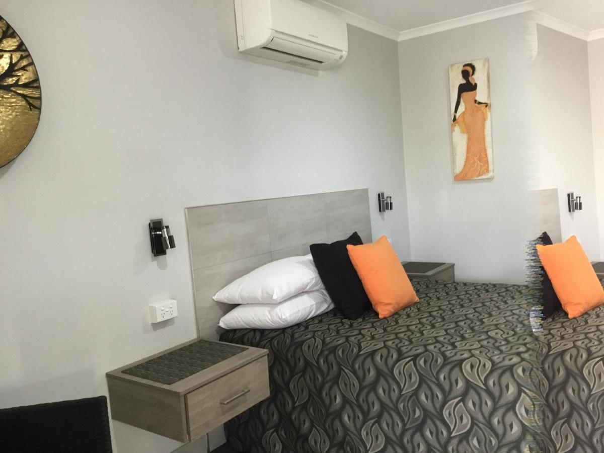 Golden Palms Motor Inn Bundaberg Exterior foto