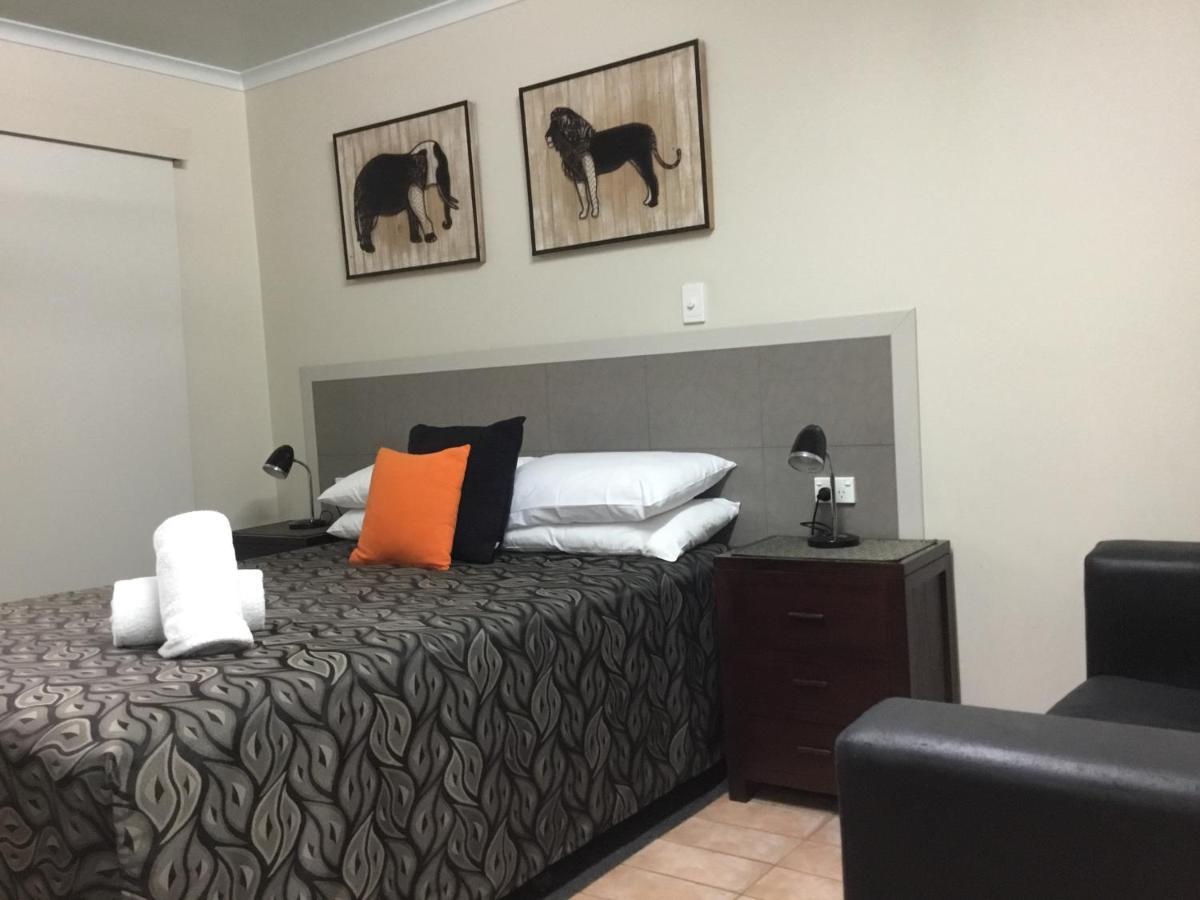 Golden Palms Motor Inn Bundaberg Exterior foto