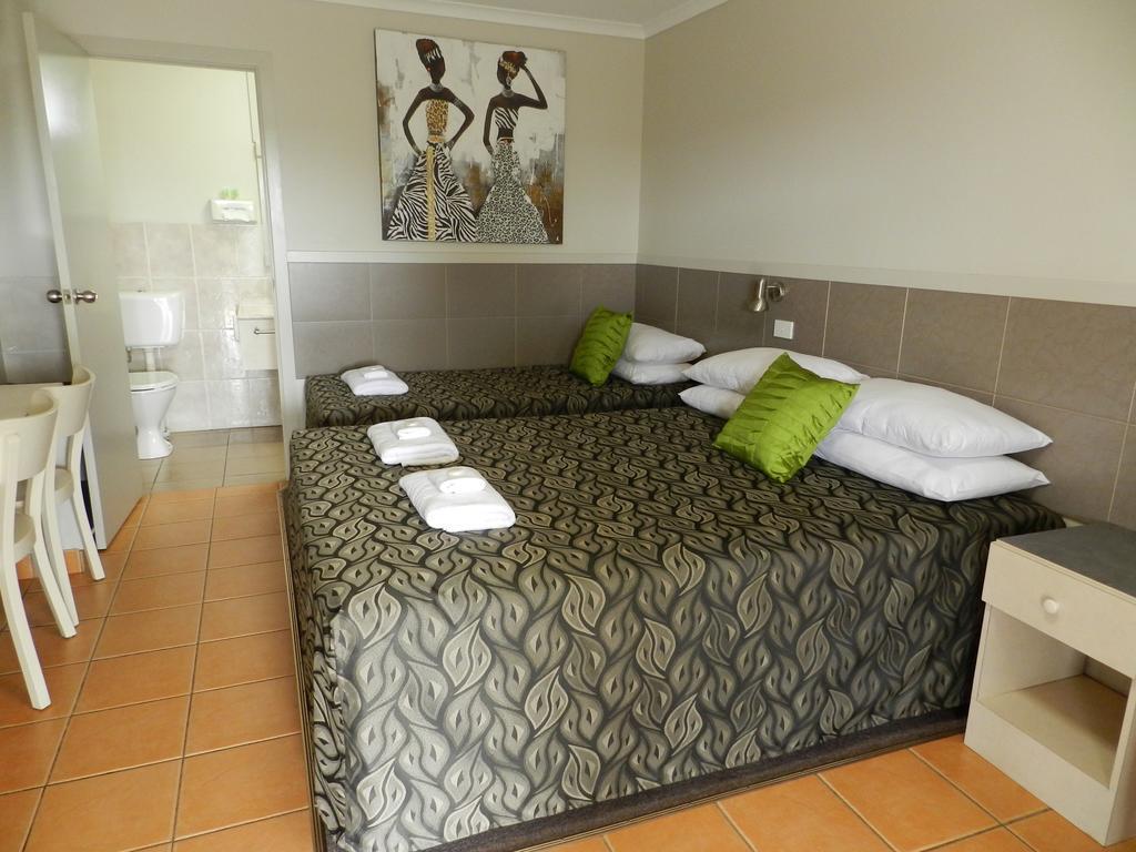 Golden Palms Motor Inn Bundaberg Exterior foto
