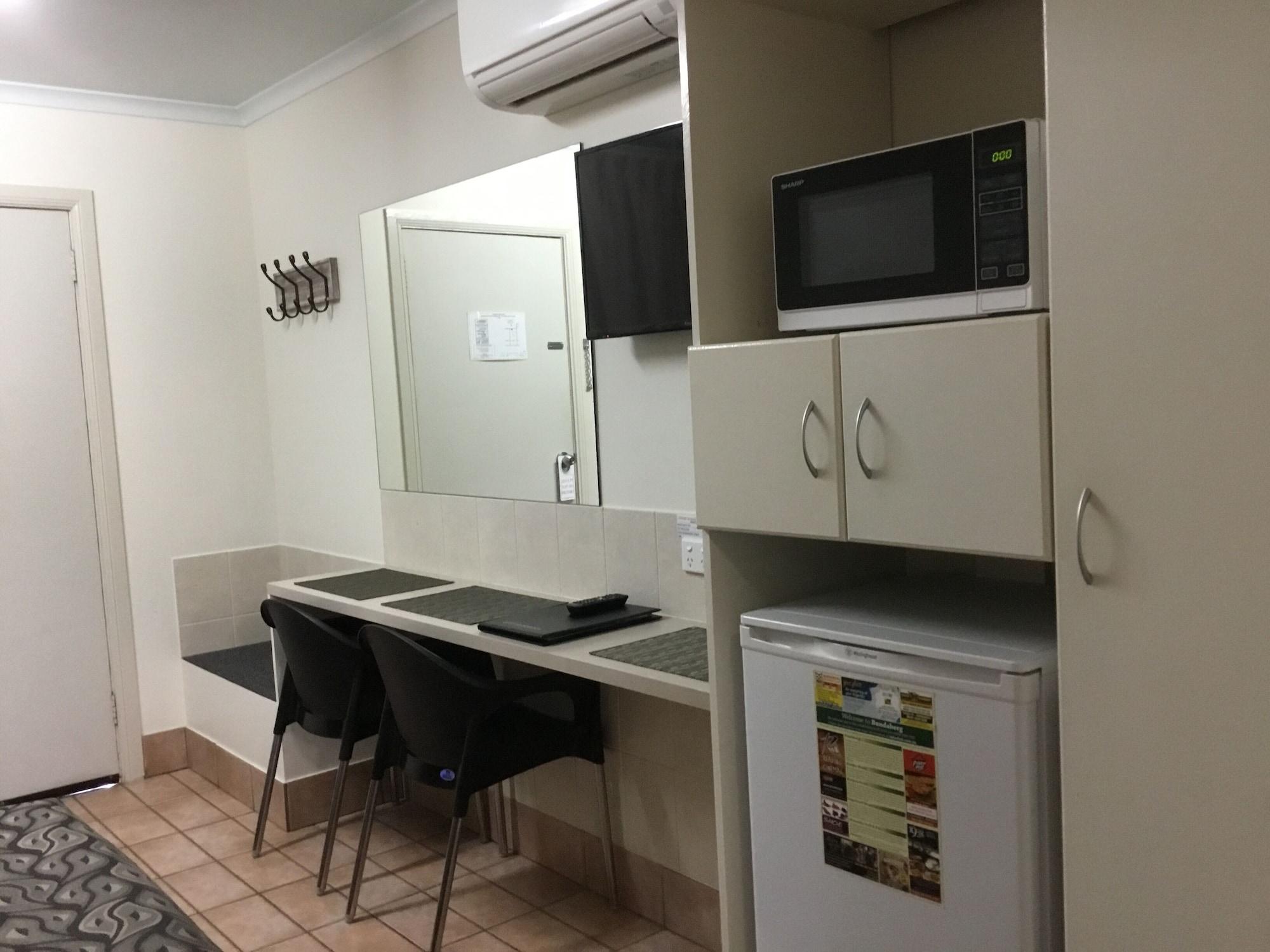 Golden Palms Motor Inn Bundaberg Exterior foto