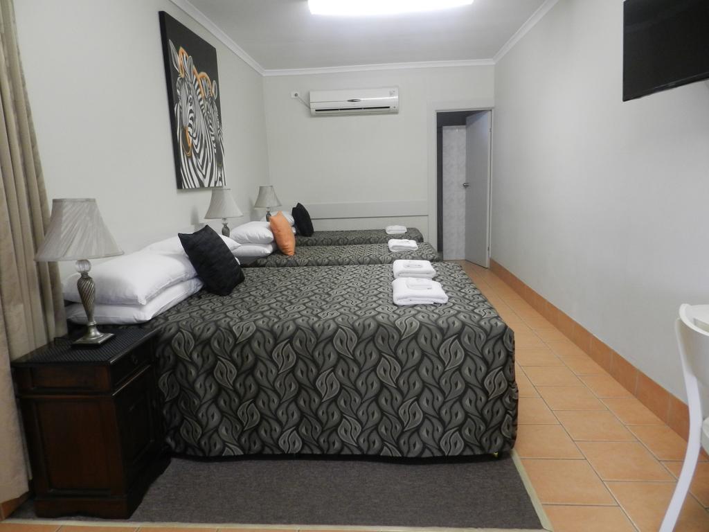 Golden Palms Motor Inn Bundaberg Exterior foto