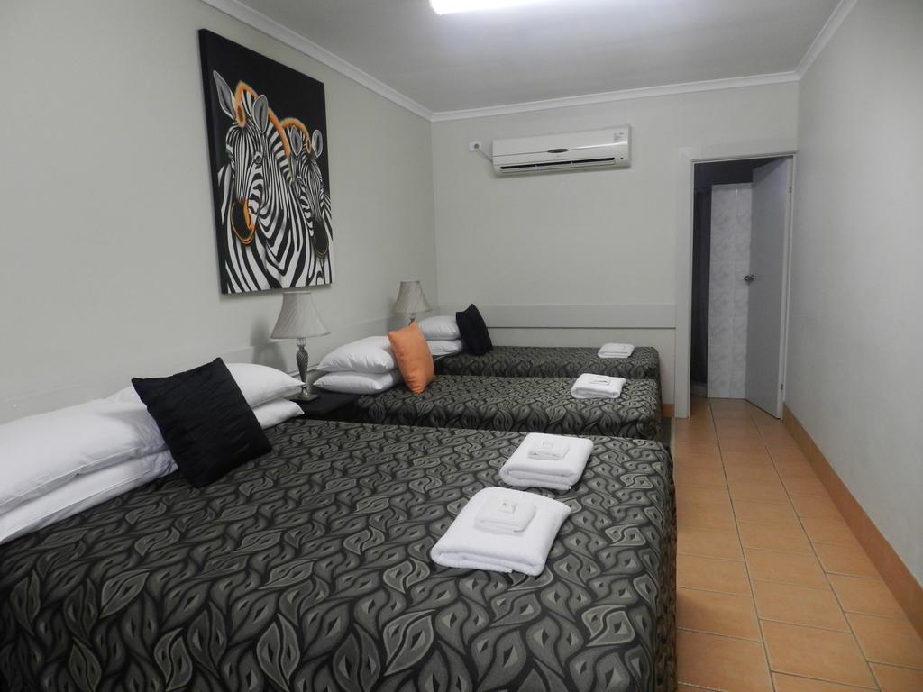 Golden Palms Motor Inn Bundaberg Exterior foto