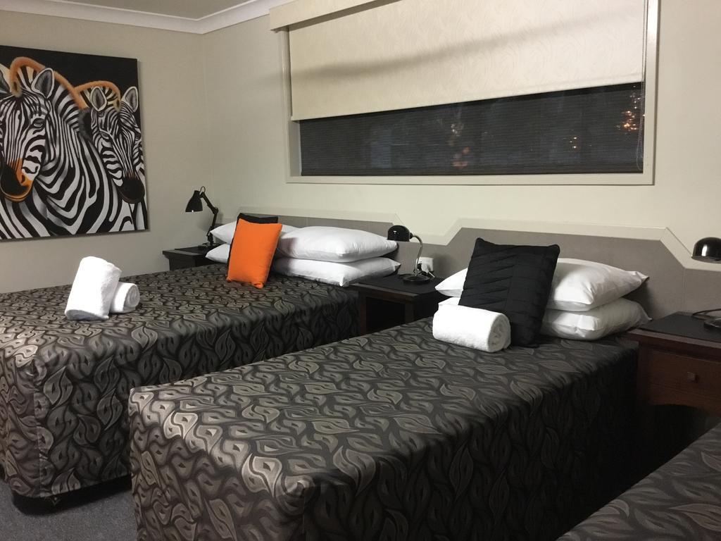 Golden Palms Motor Inn Bundaberg Exterior foto