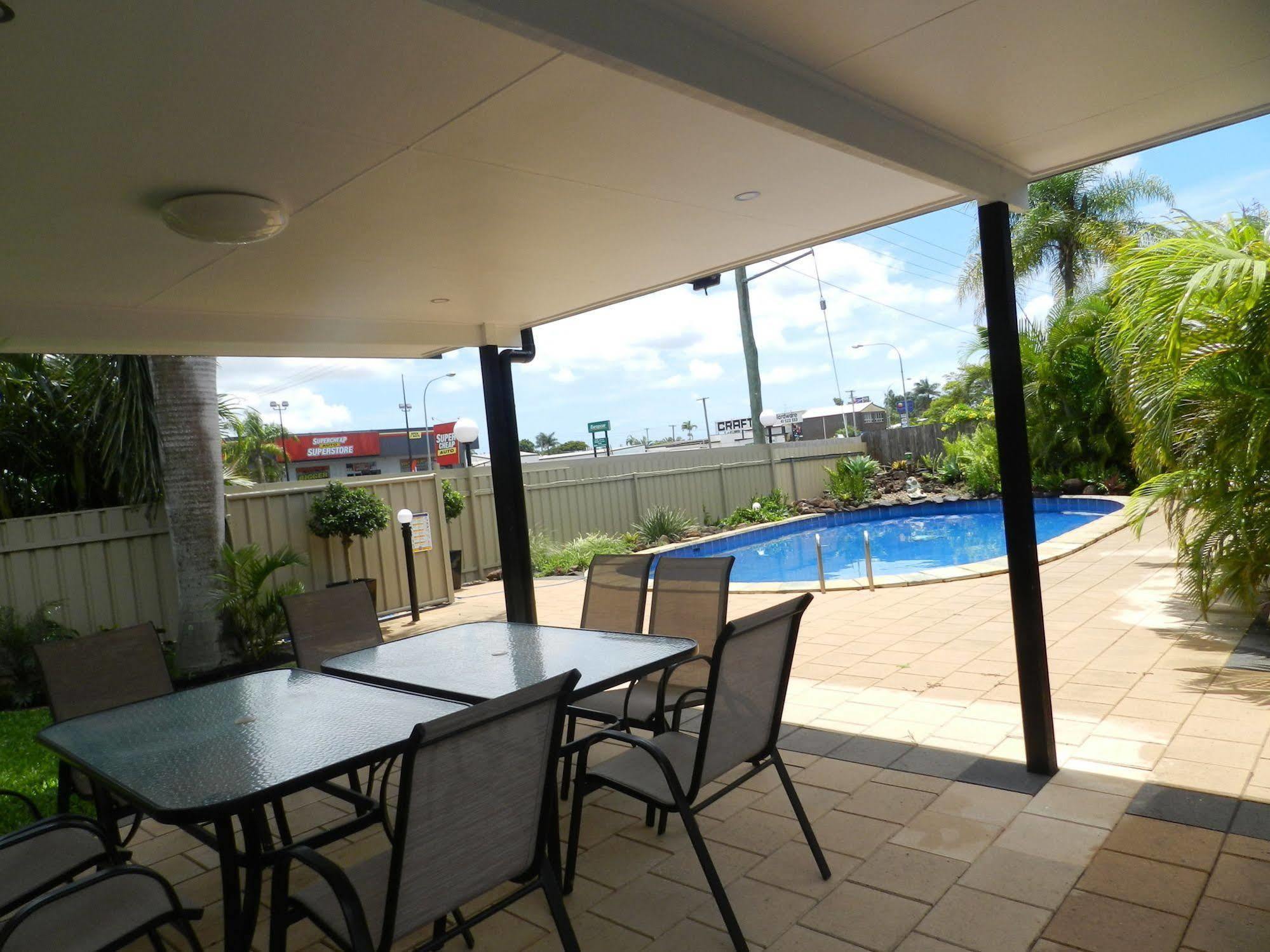 Golden Palms Motor Inn Bundaberg Exterior foto
