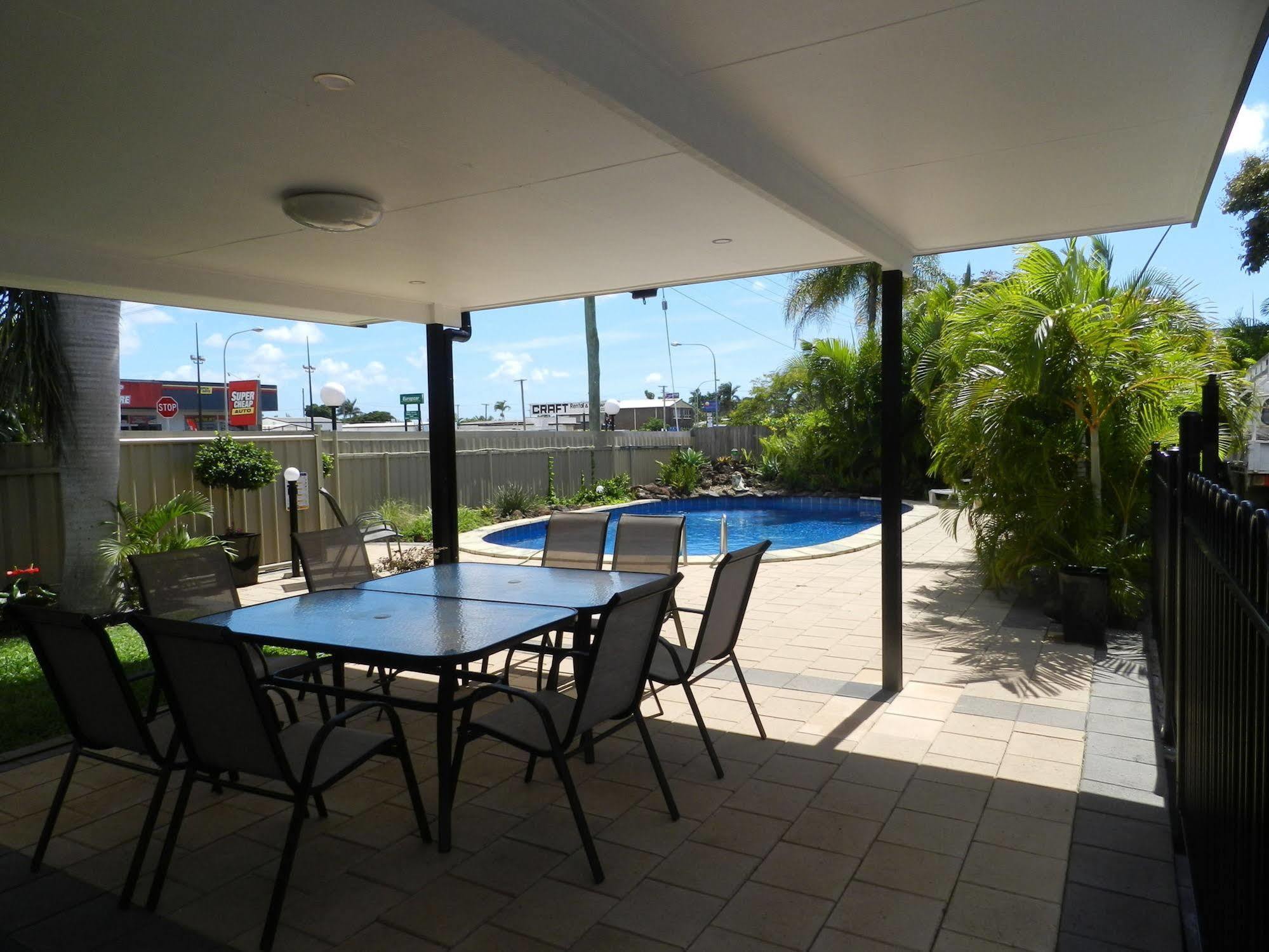 Golden Palms Motor Inn Bundaberg Exterior foto